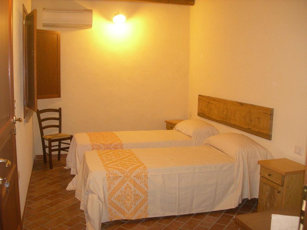 Agriturismo Battaglia Villamassargia Cameră foto
